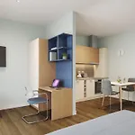 아파트 Coleman Court Summer *