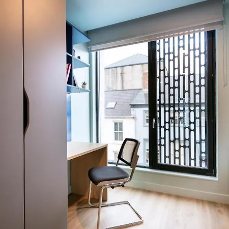 Coleman Court Summer Apartment