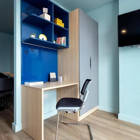 Coleman Court Summer Apartment *
