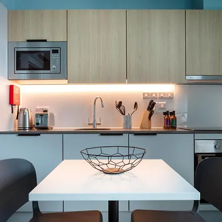 Coleman Court Summer Apartment *