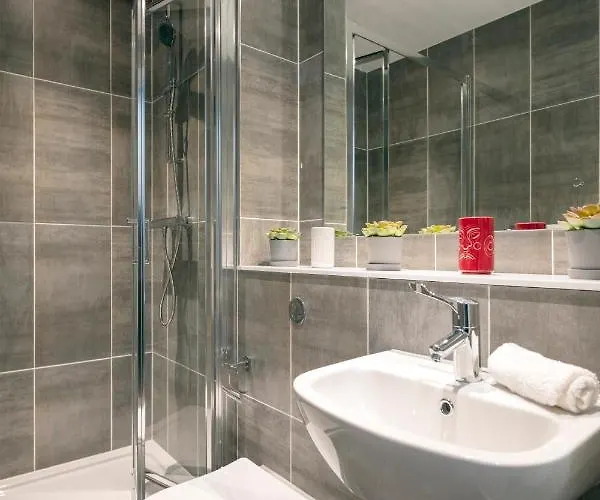 Coleman Court Summer Cork