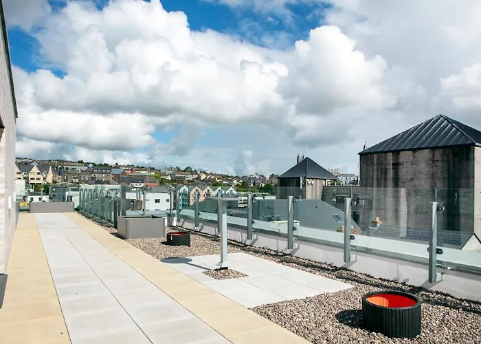 Apartment Coleman Court Summer