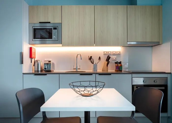 Coleman Court Summer Apartment *